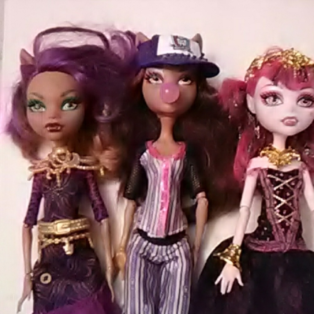 Monster high trio with accessories